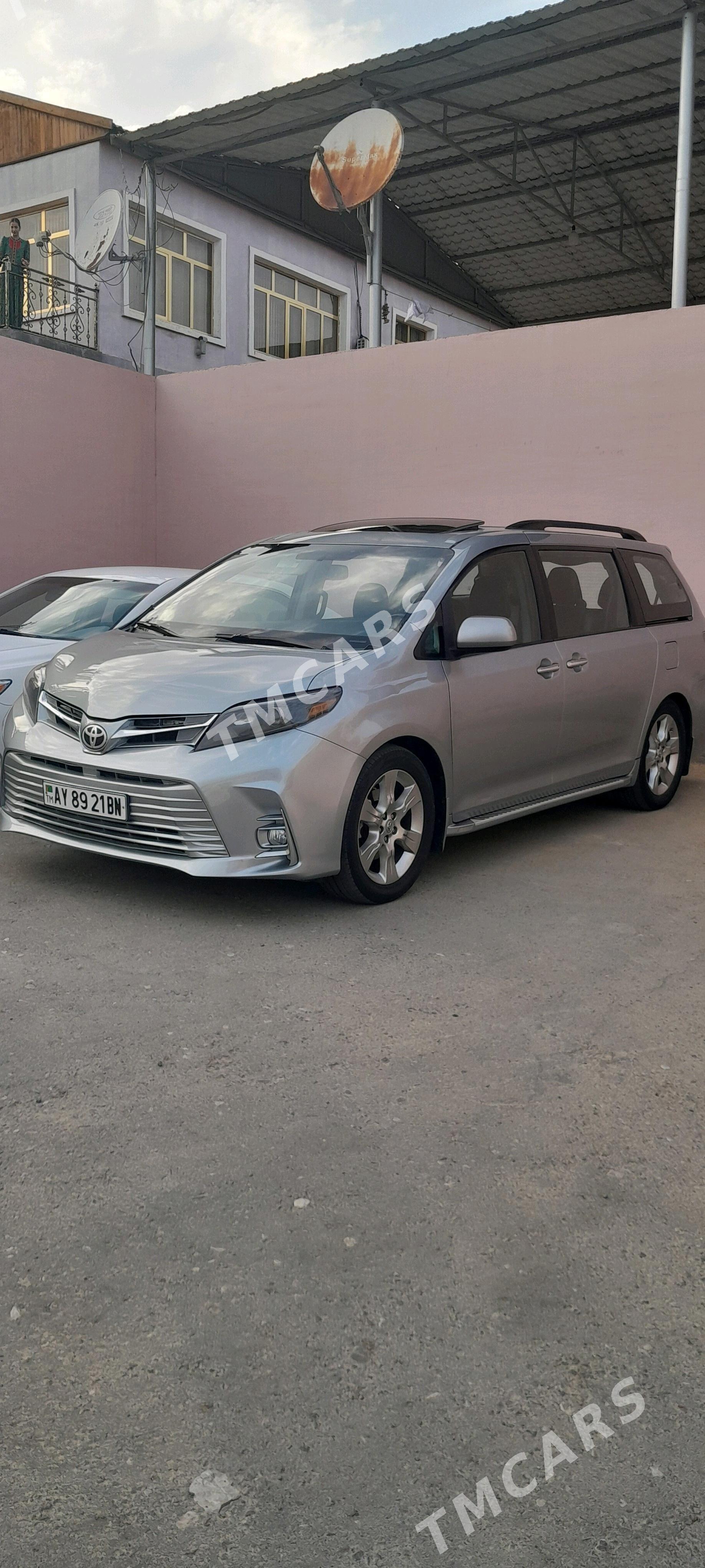 Toyota Sienna 2016 - 360 000 TMT - Türkmenbaşy - img 5