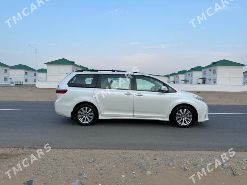 Toyota Sienna 2018 - 663 000 TMT - Aşgabat - img 3