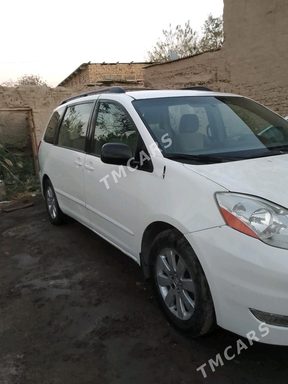 Toyota Sienna 2009 - 190 000 TMT - Туркменабат - img 2