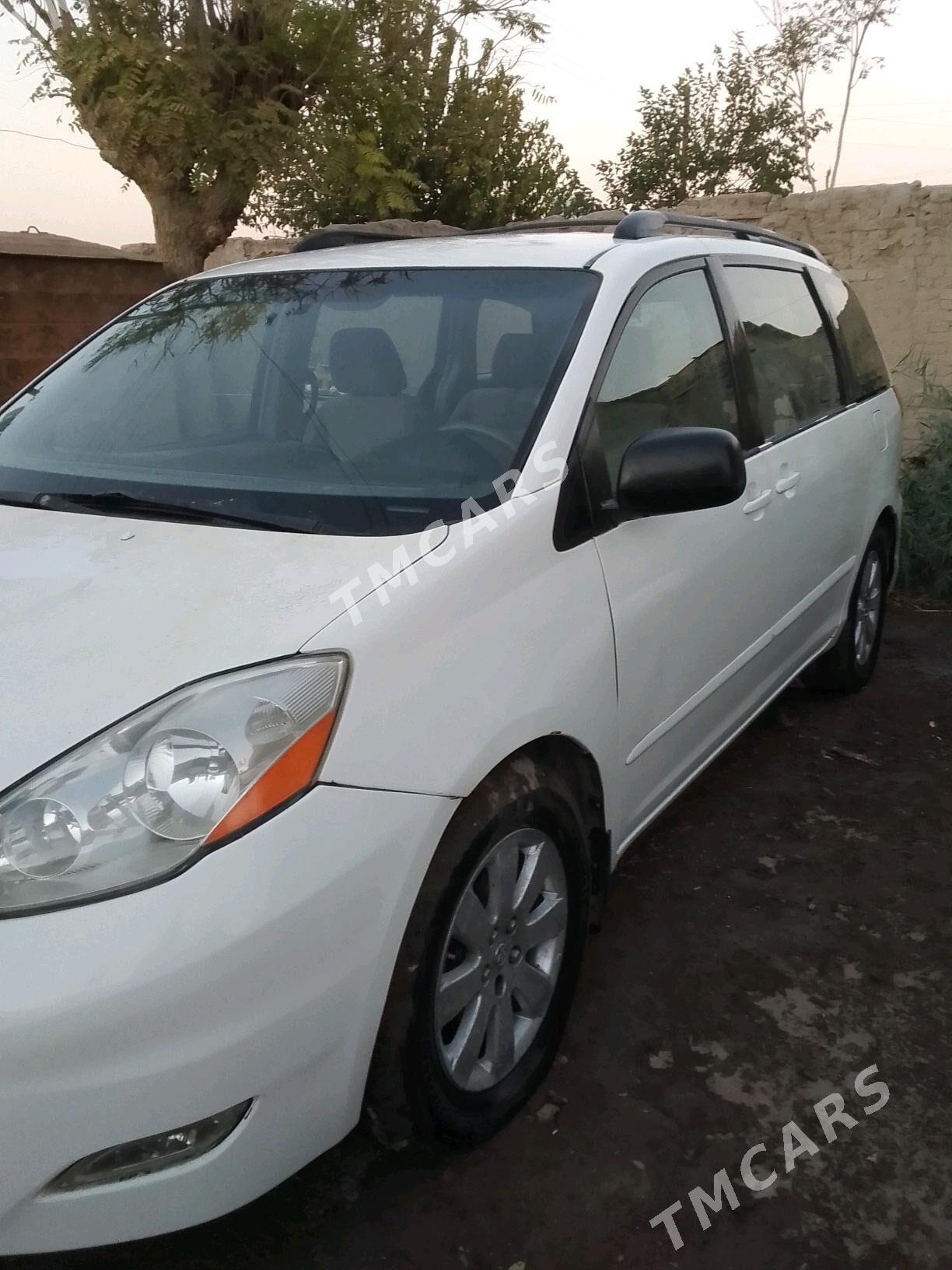 Toyota Sienna 2009 - 190 000 TMT - Туркменабат - img 3