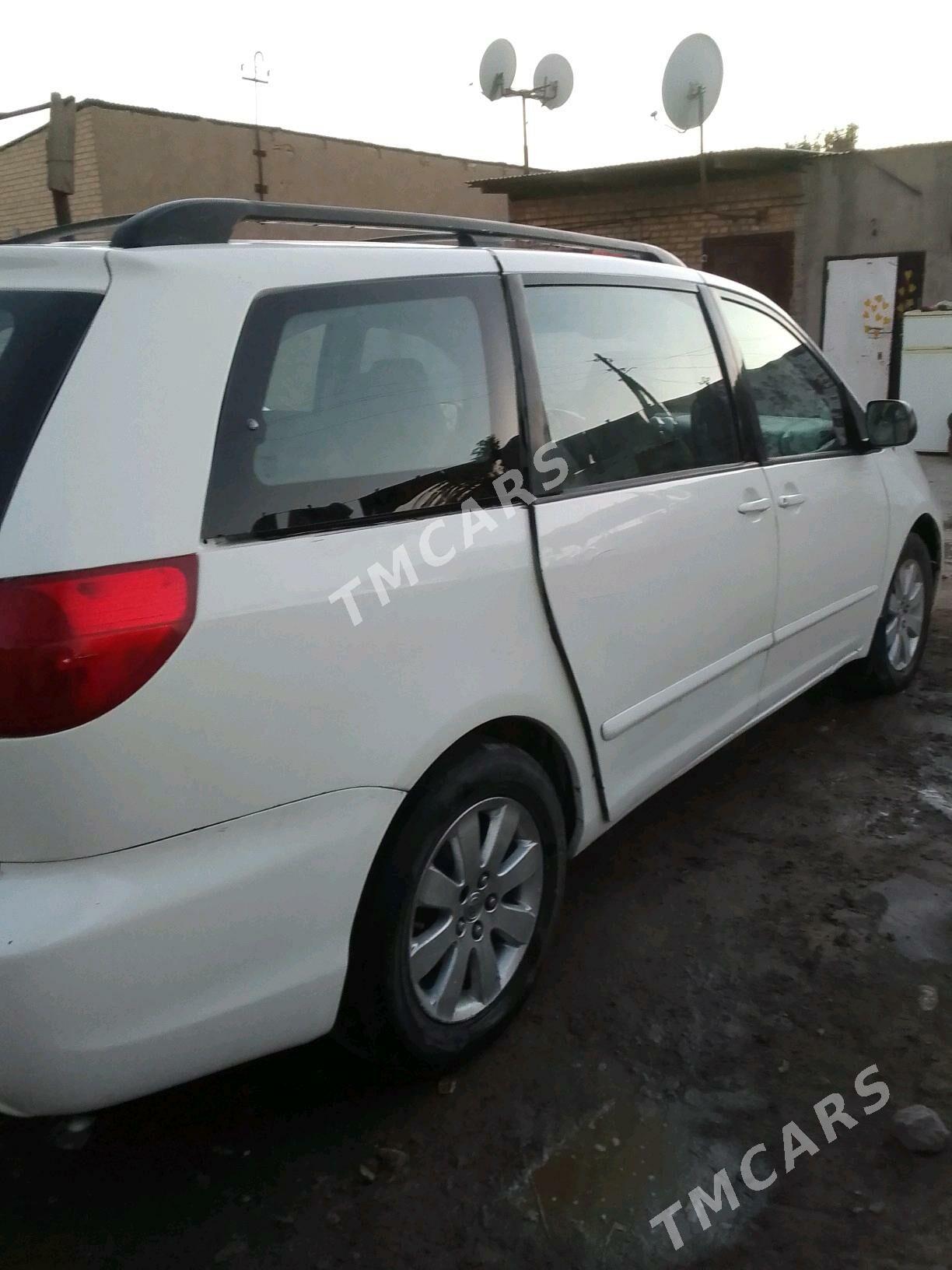 Toyota Sienna 2009 - 190 000 TMT - Туркменабат - img 8