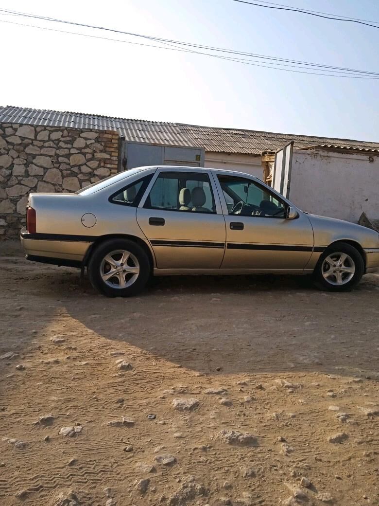 Opel Vectra 1991 - 28 000 TMT - Достлук - img 3