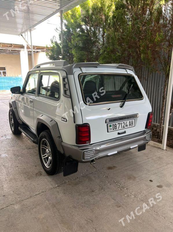 Lada Niva 2015 - 160 000 TMT - Кëши - img 3