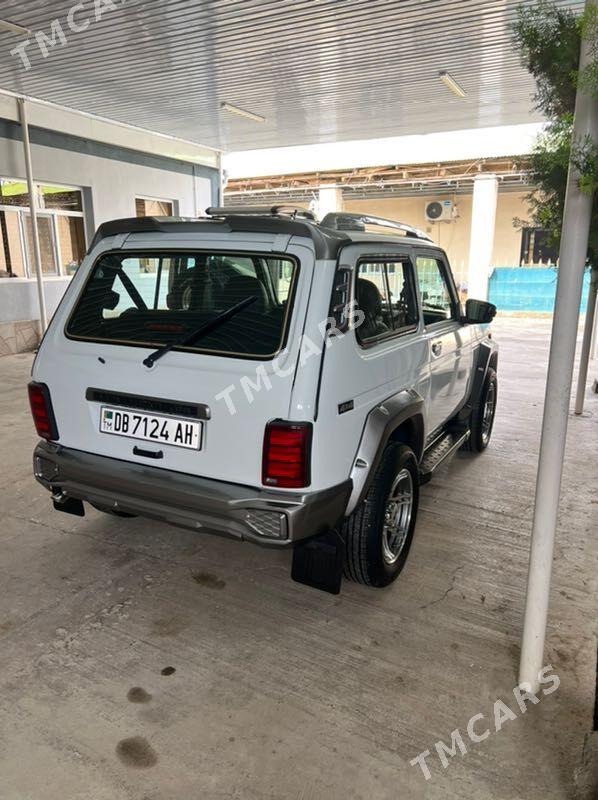 Lada Niva 2015 - 160 000 TMT - Кëши - img 2