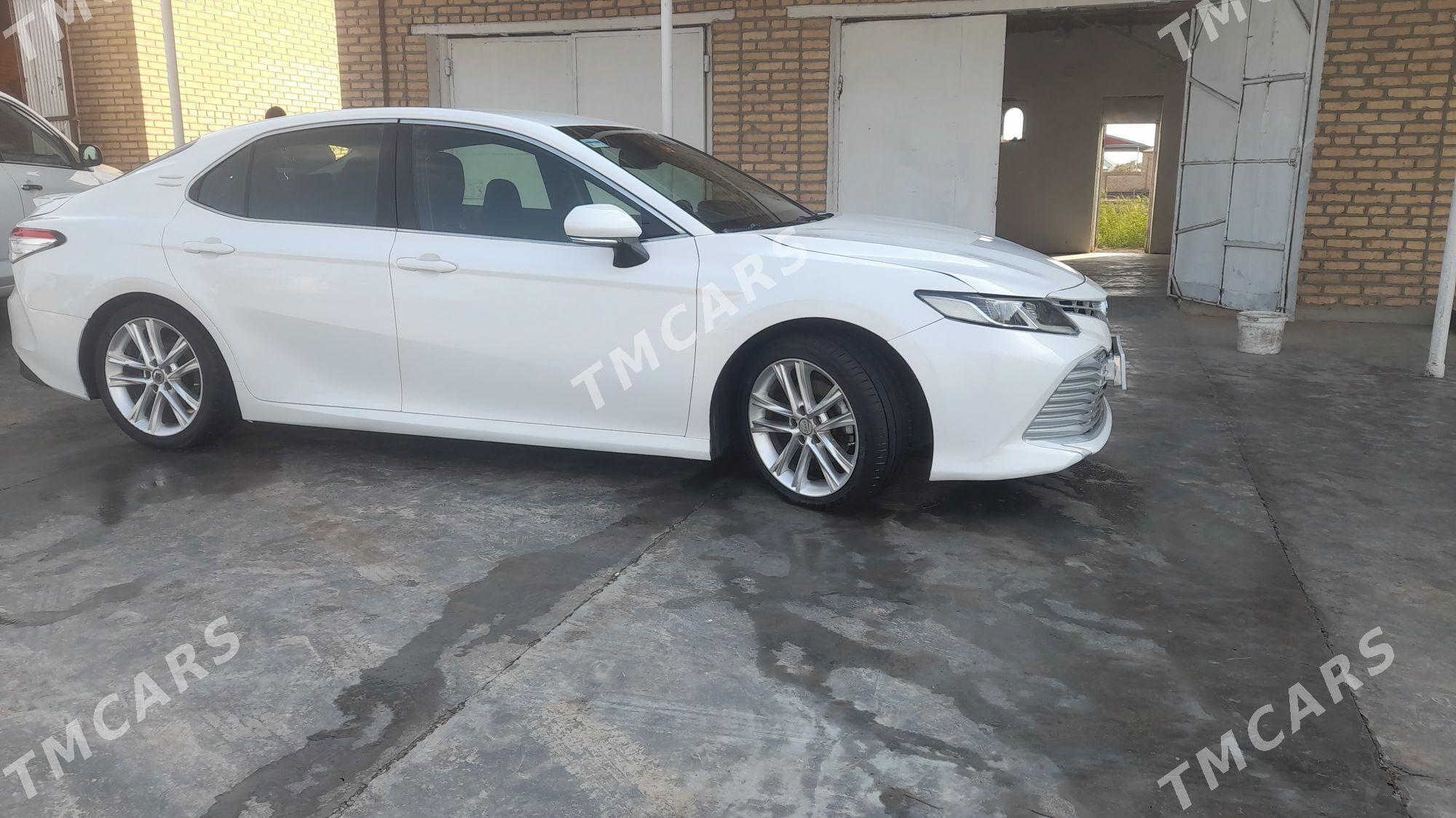 Toyota Camry 2019 - 240 000 TMT - Sakarçäge - img 2