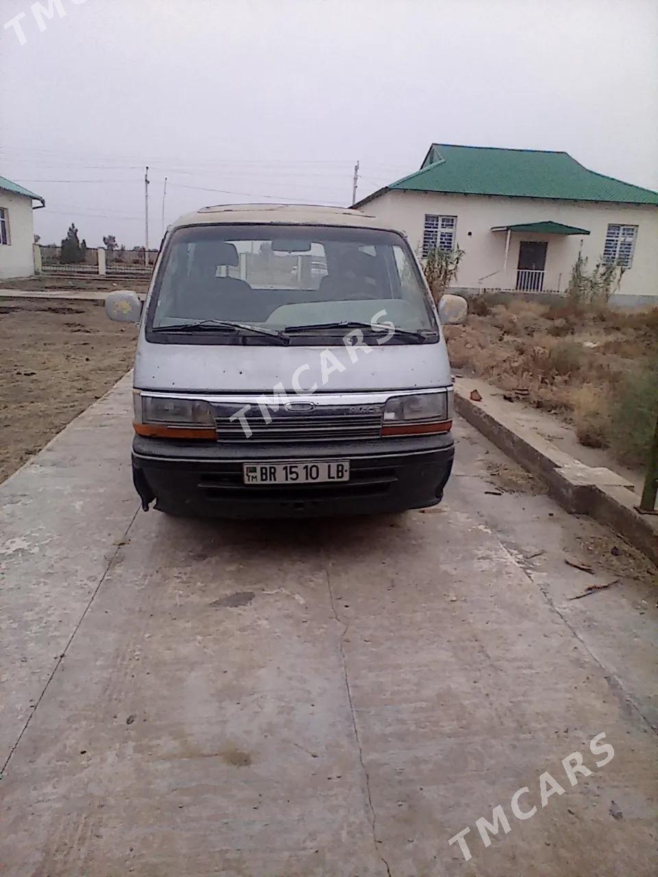 Toyota Hiace 1994 - 35 000 TMT - Гарабекевюл - img 3