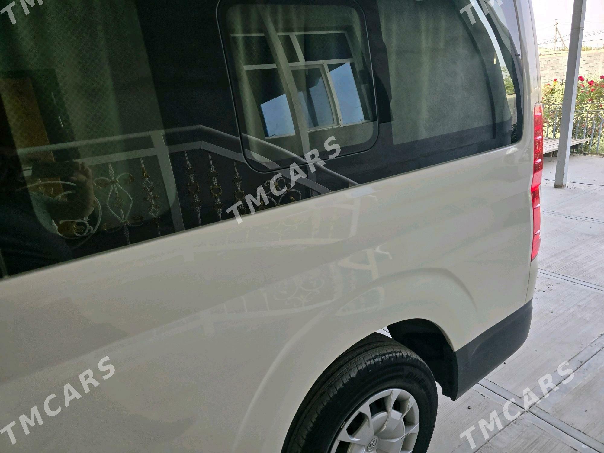 Toyota Hiace 2019 - 580 000 TMT - Гёкдепе - img 2