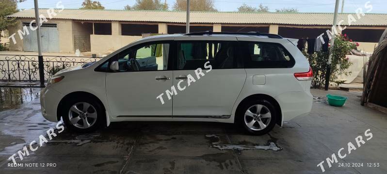 Toyota Sienna 2011 - 250 000 TMT - Байрамали - img 3