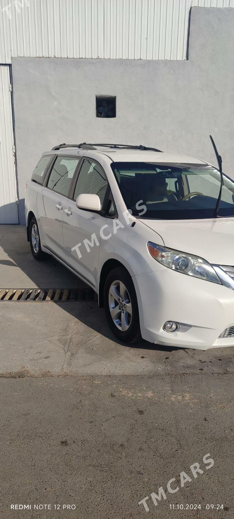 Toyota Sienna 2011 - 250 000 TMT - Байрамали - img 8