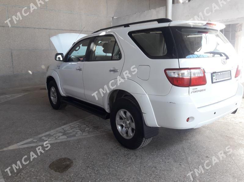 Toyota Fortuner 2010 - 250 000 TMT - Türkmenabat - img 3