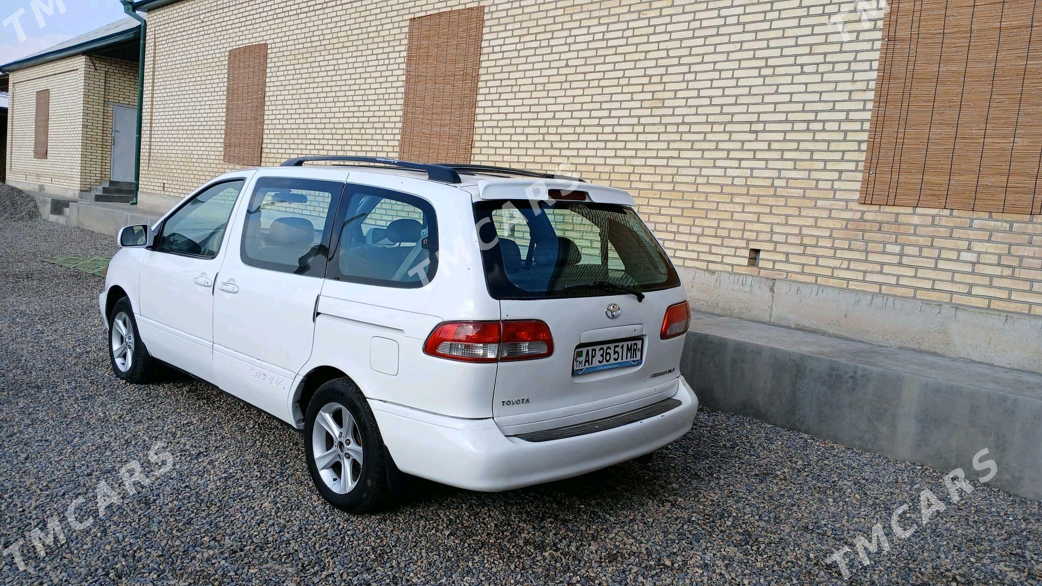 Toyota Sienna 2001 - 125 000 TMT - Мары - img 2