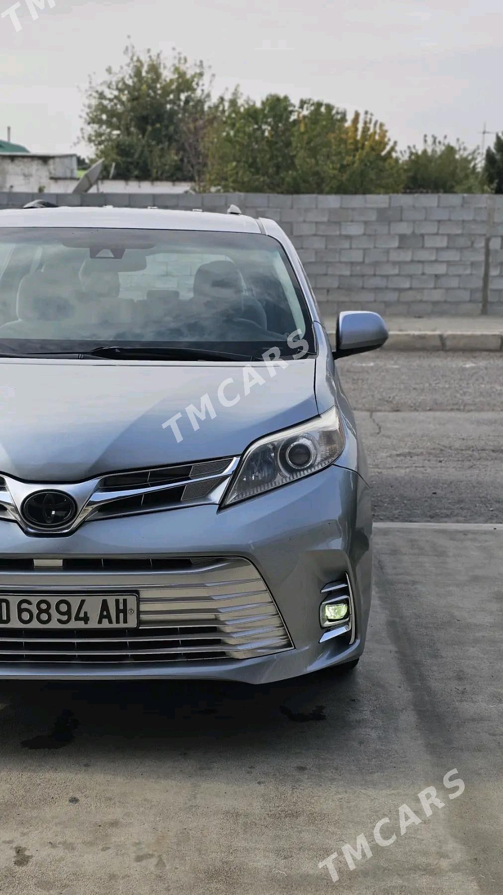 Toyota Sienna 2018 - 325 000 TMT - Aşgabat - img 5