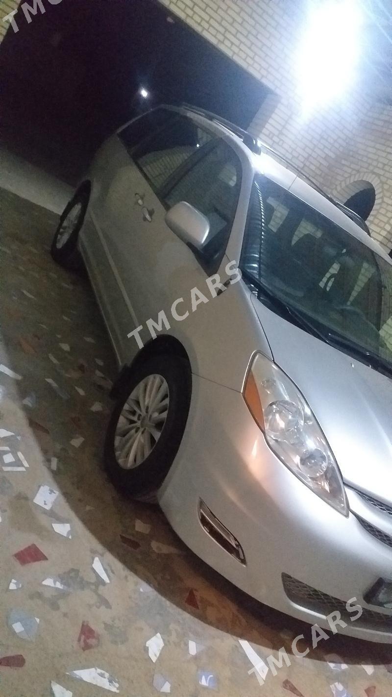 Toyota Sienna 2008 - 220 000 TMT - Дарганата - img 2