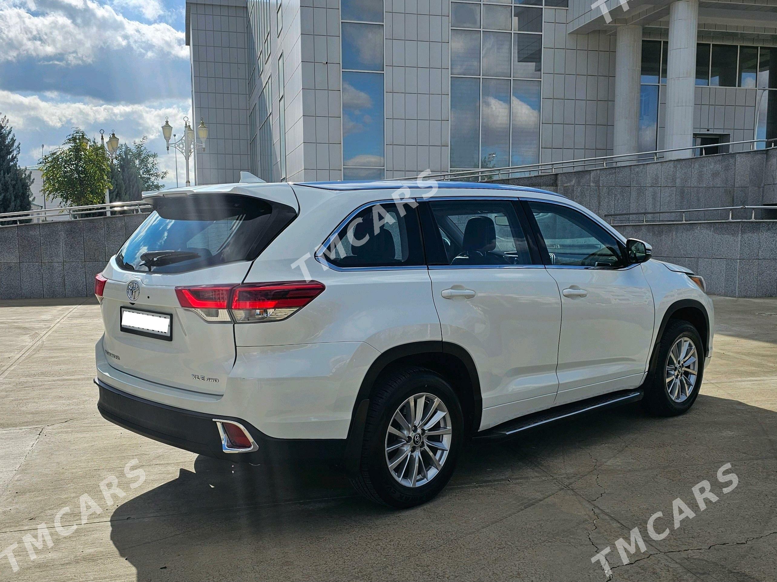 Toyota Highlander 2018 - 440 000 TMT - Бузмеин - img 4