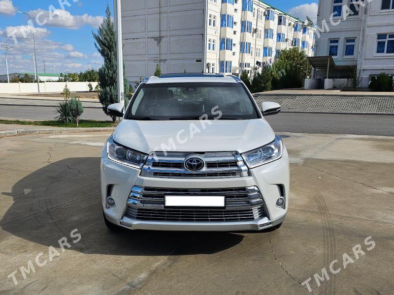 Toyota Highlander 2018 - 440 000 TMT - Бузмеин - img 2