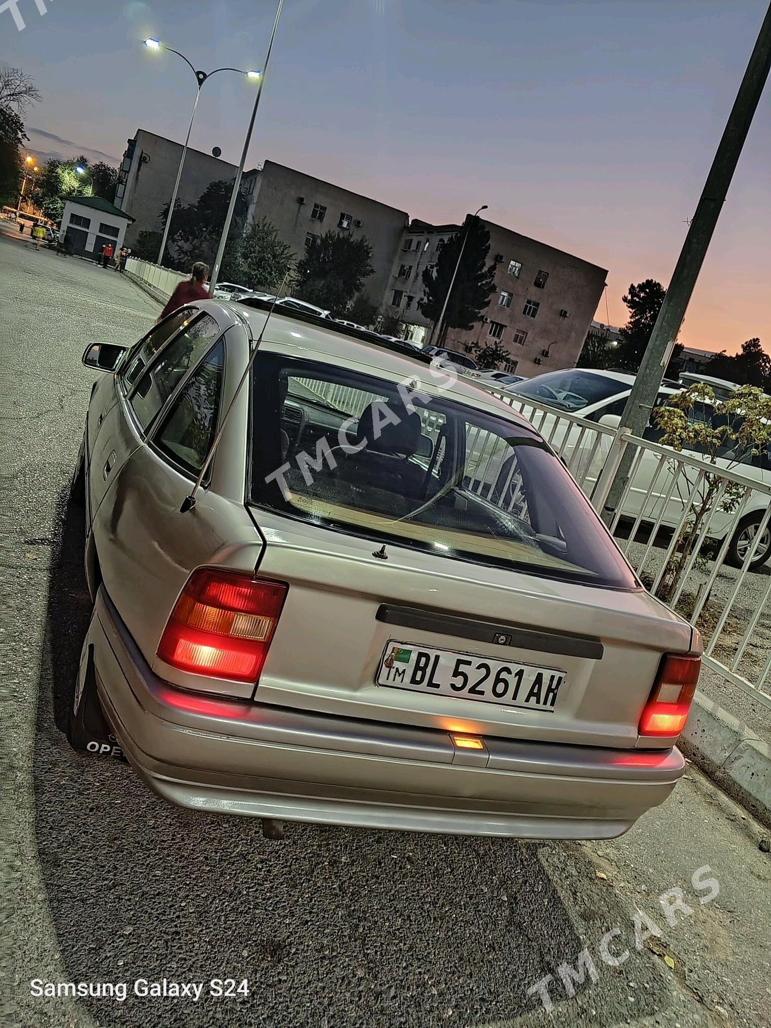 Opel Vectra 1992 - 31 000 TMT - Бахарден - img 3