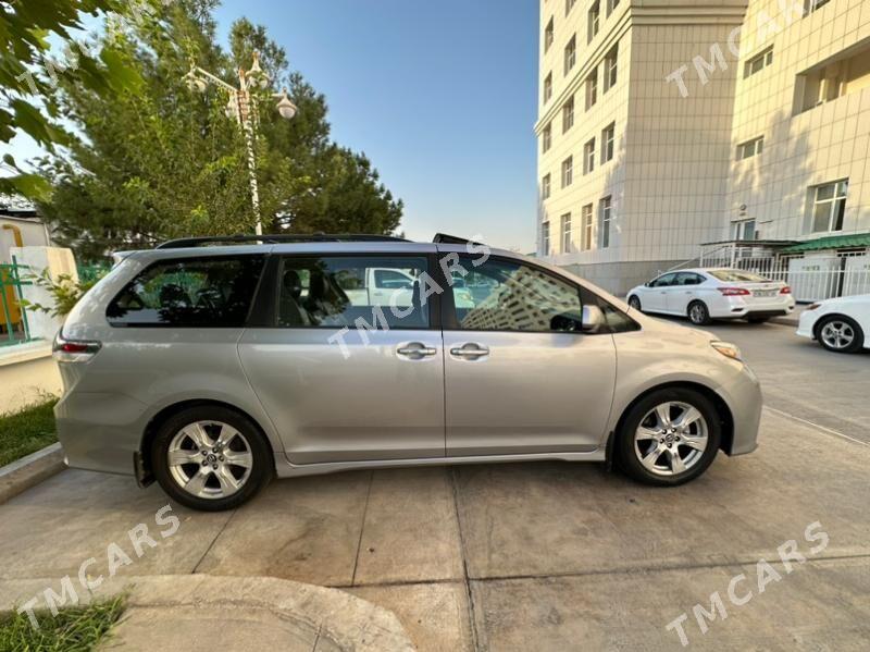 Toyota Sienna 2018 - 405 000 TMT - Aşgabat - img 4