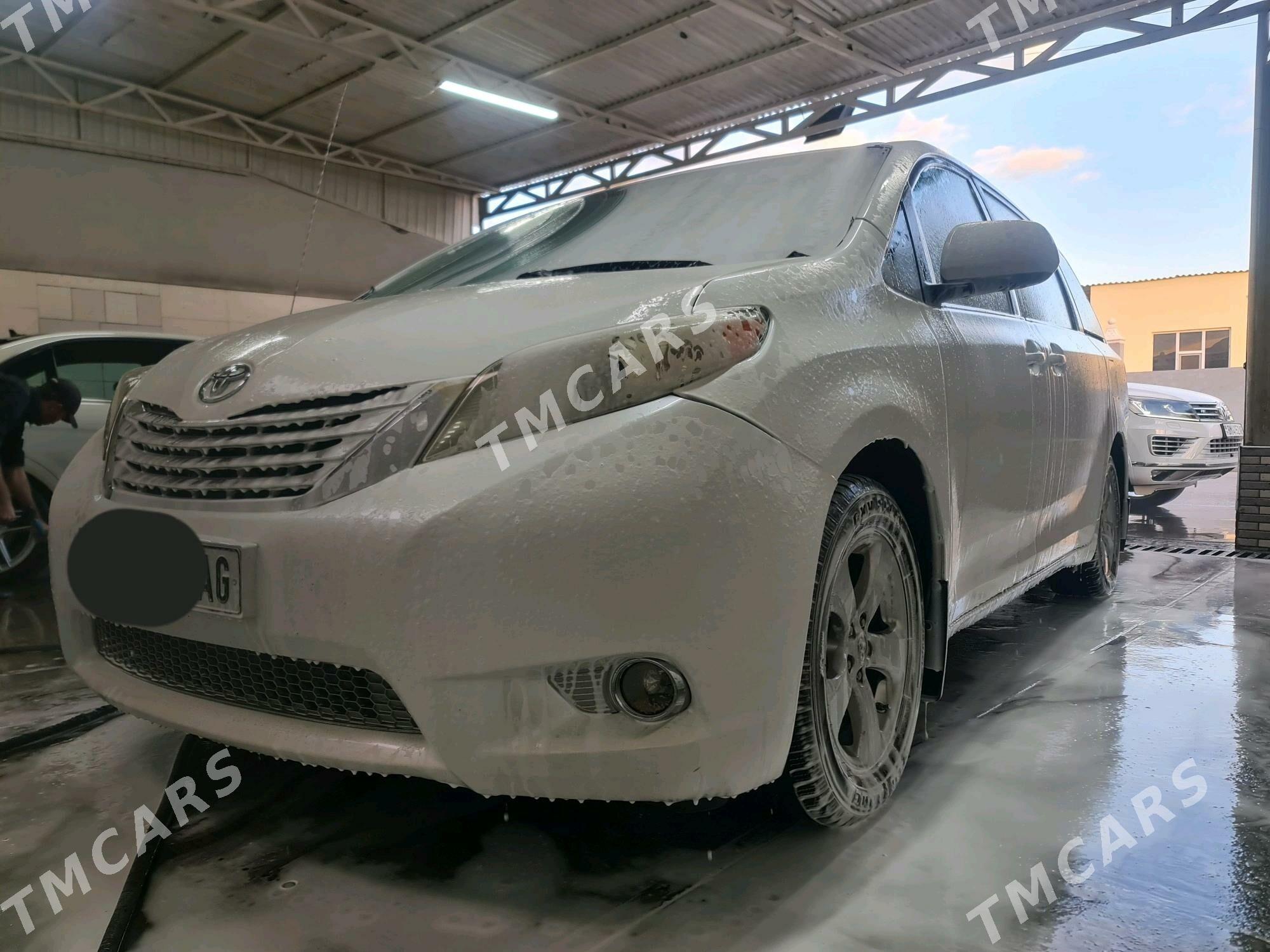 Toyota Sienna 2011 - 255 000 TMT - Ашхабад - img 2