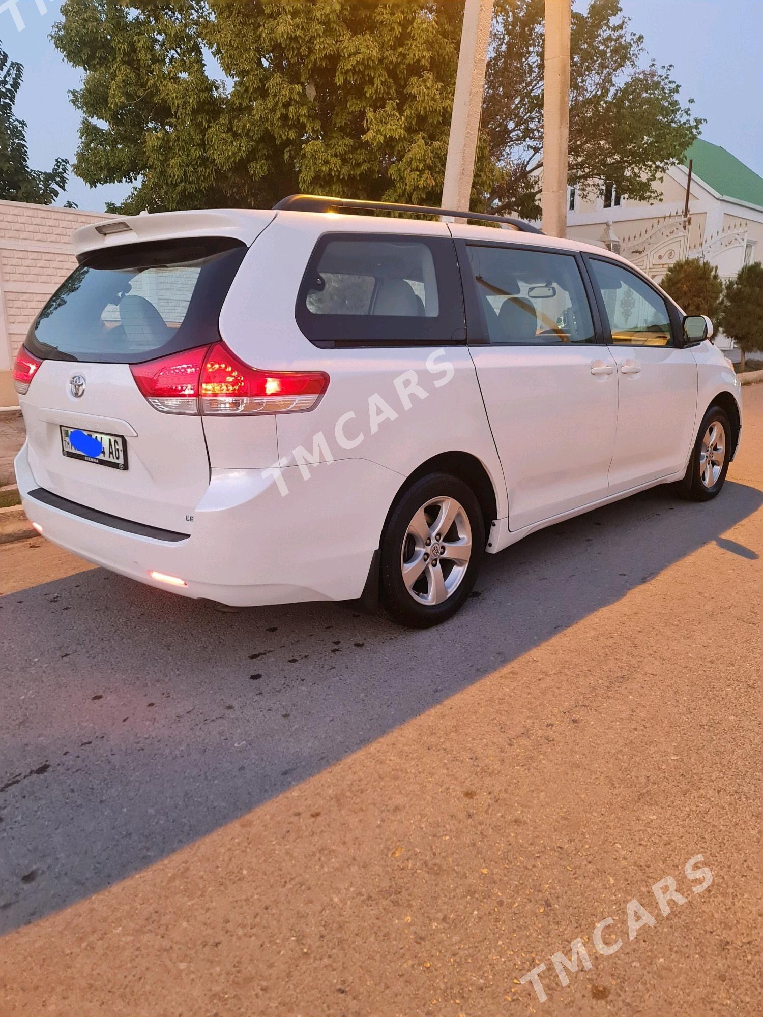 Toyota Sienna 2011 - 255 000 TMT - Ашхабад - img 4