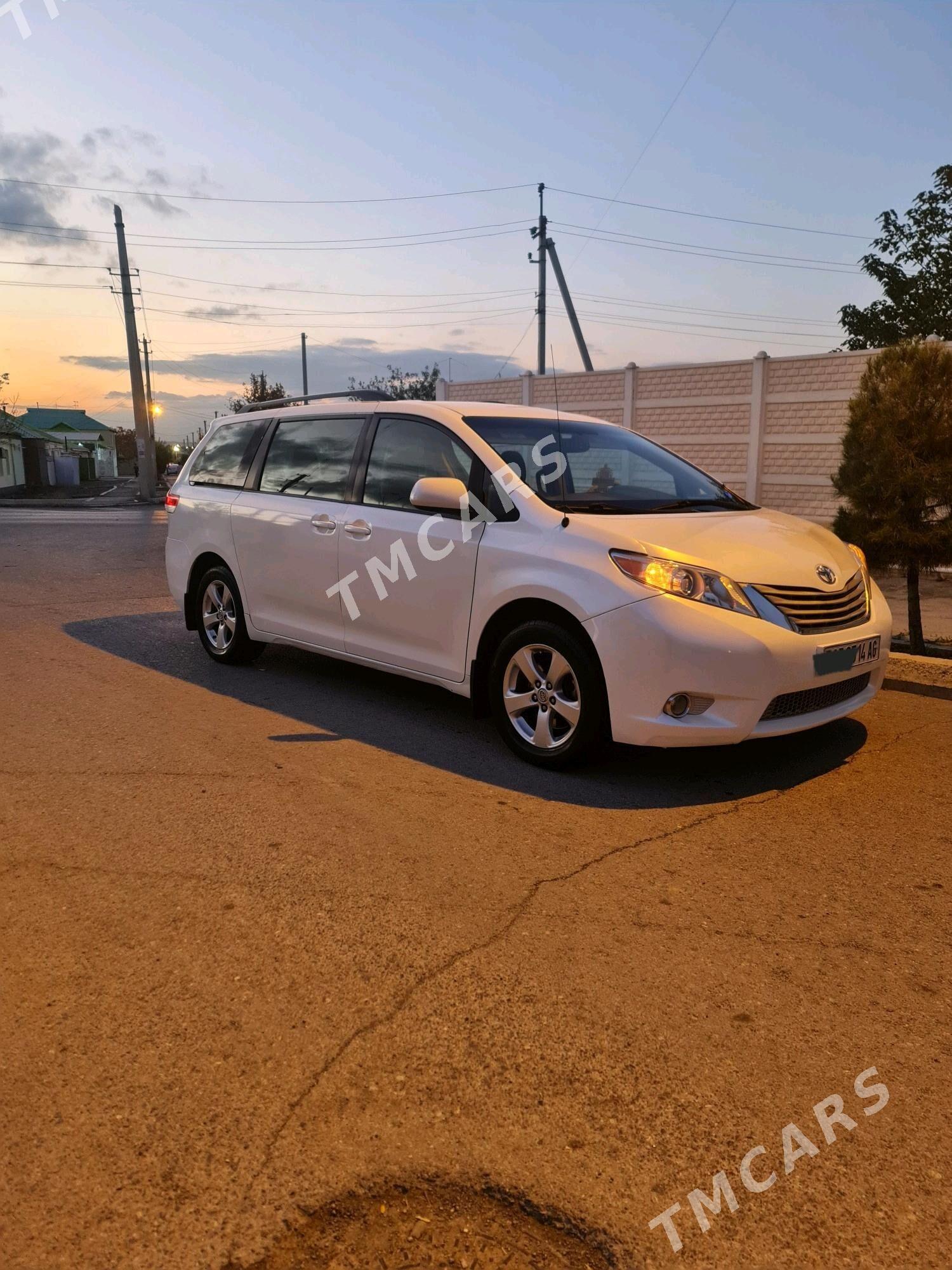 Toyota Sienna 2011 - 255 000 TMT - Ашхабад - img 3