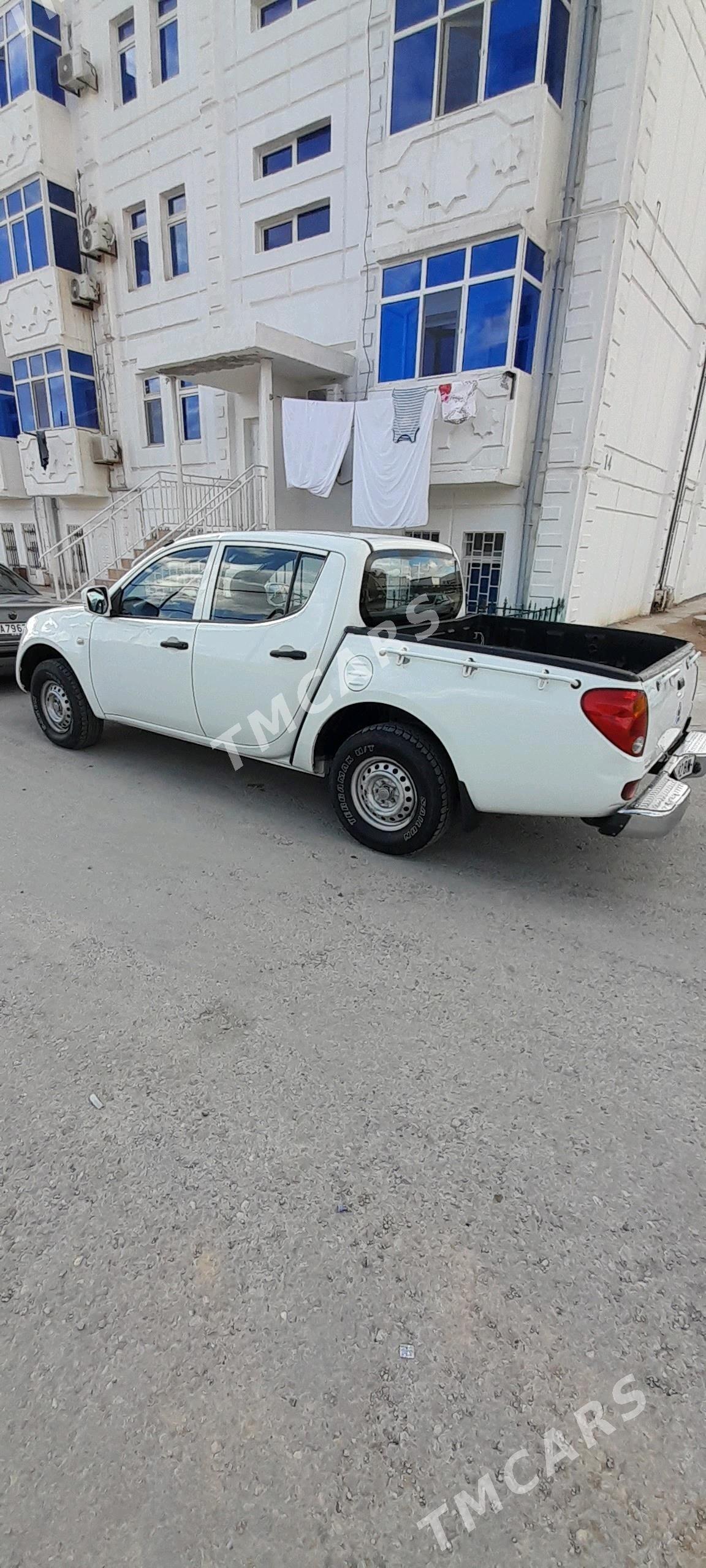 Toyota Hilux 2012 - 125 000 TMT - Балканабат - img 2