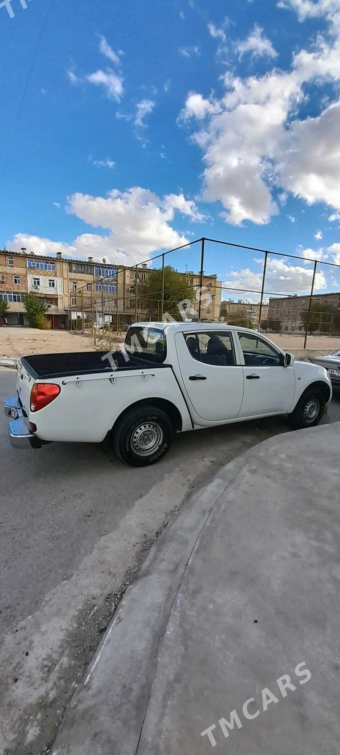 Toyota Hilux 2012 - 125 000 TMT - Балканабат - img 9