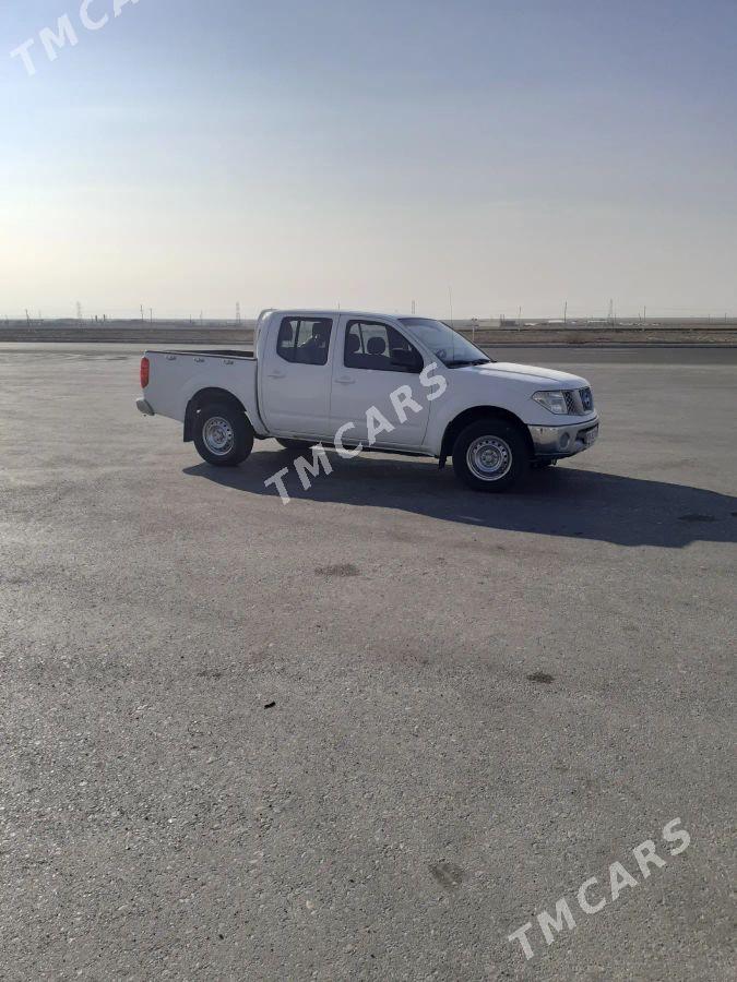 Nissan Navara 2011 - 140 000 TMT - Гумдаг - img 3