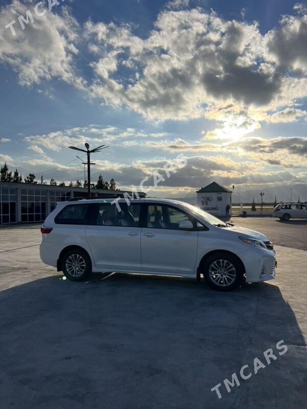 Toyota Sienna 2018 - 385 000 TMT - Aşgabat - img 10