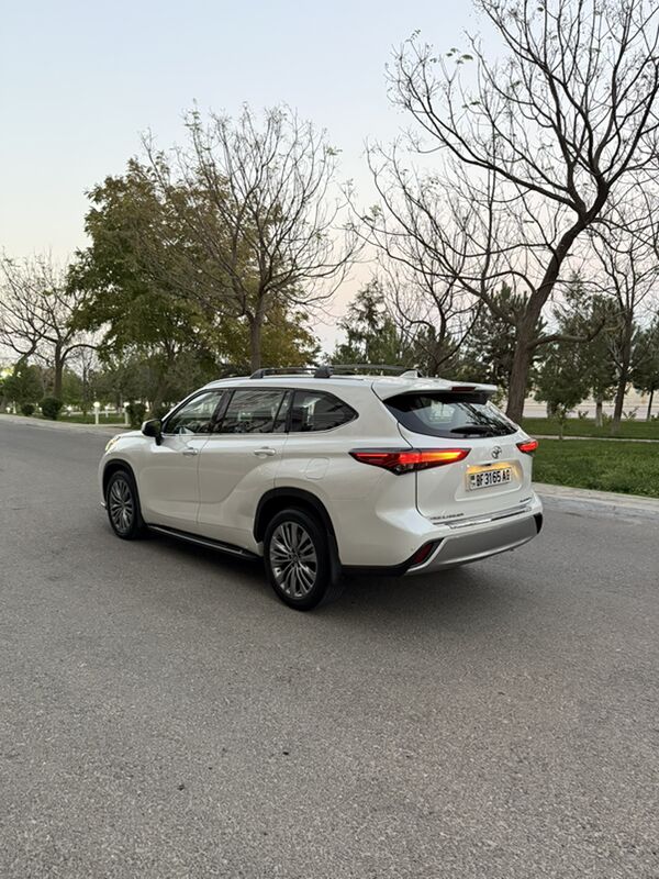 Toyota Highlander 2021 - 650 000 TMT - Aşgabat - img 8