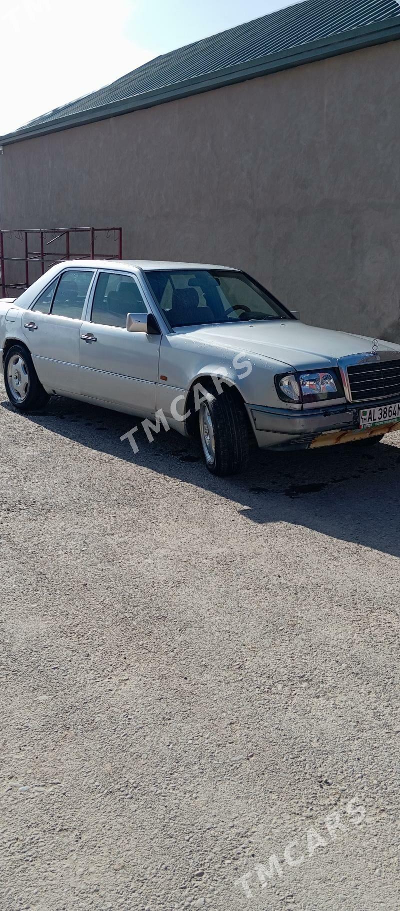 Mercedes-Benz E300 1991 - 26 000 TMT - Мары - img 3