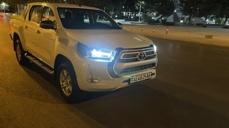 Toyota Hilux 2022 - 620 000 TMT - Aşgabat - img 3