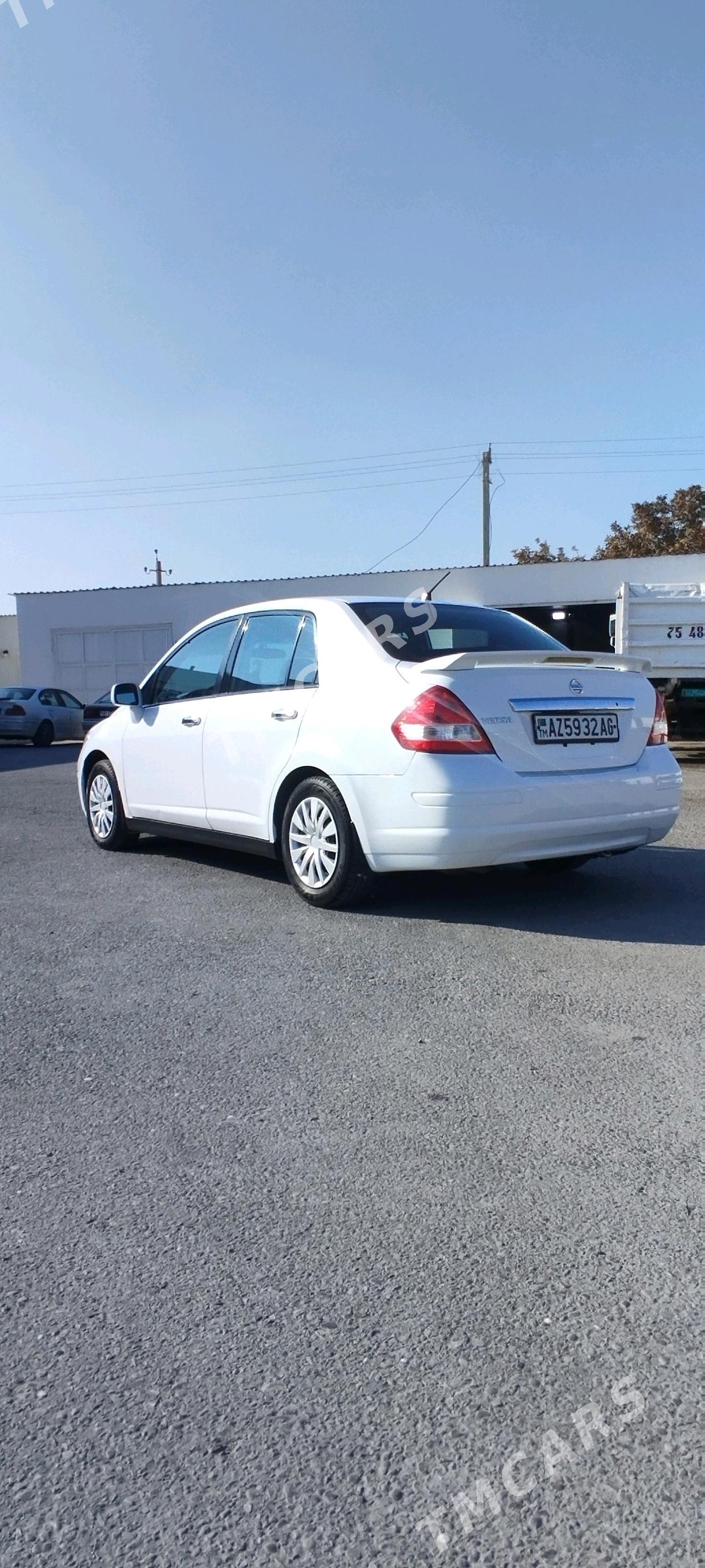 Nissan Versa 2010 - 110 000 TMT - Büzmeýin - img 3