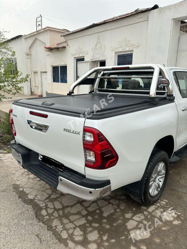 Toyota Hilux 2023 - 690 000 TMT - Ашхабад - img 3