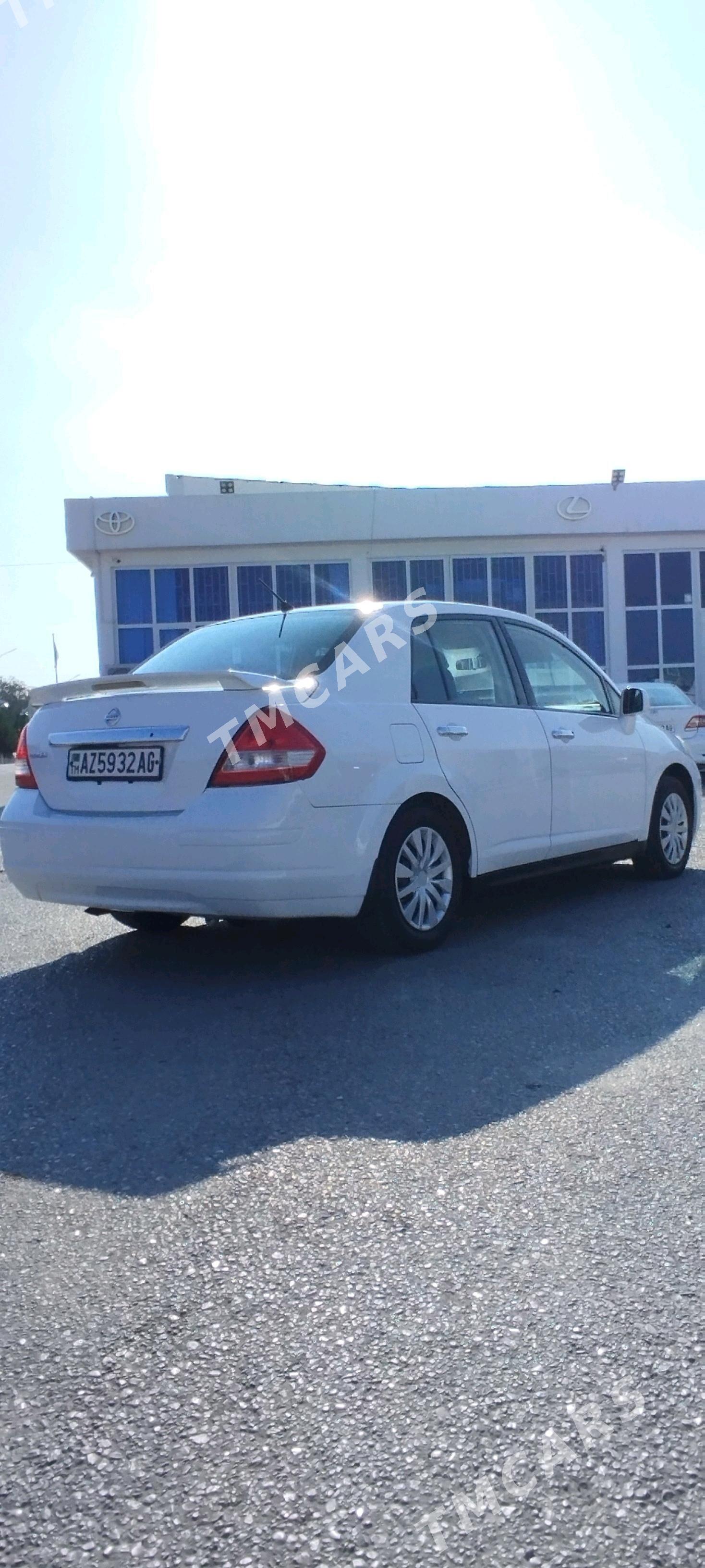 Nissan Versa 2010 - 110 000 TMT - Büzmeýin - img 4