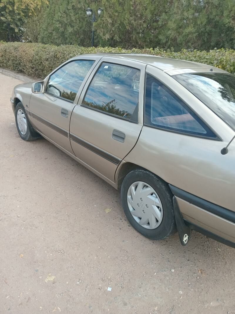 Opel Vectra 1990 - 25 000 TMT - Дашогуз - img 3