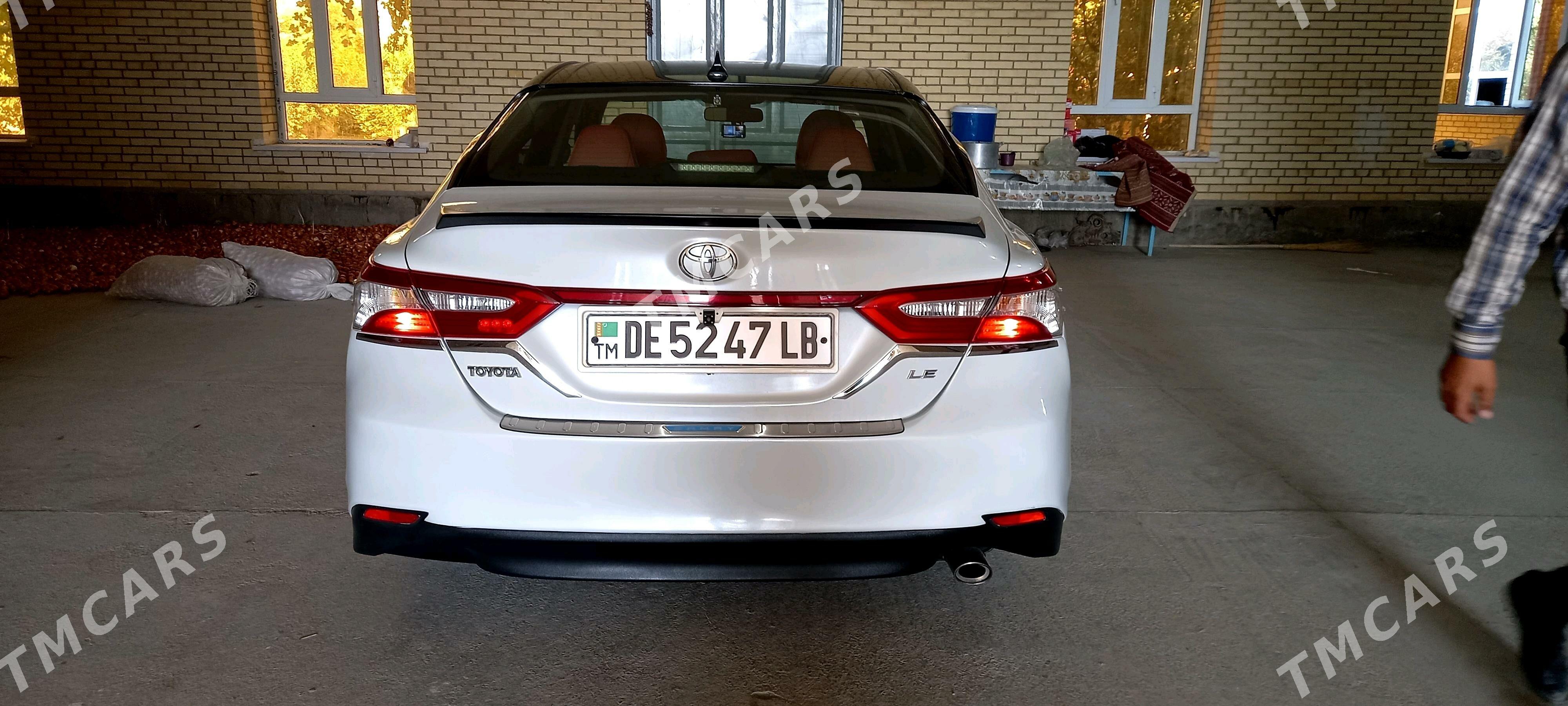 Toyota Camry 2018 - 300 000 TMT - Фарап - img 6