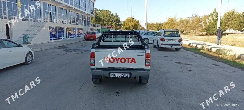 Toyota Hilux 2014 - 310 000 TMT - Туркменабат - img 4