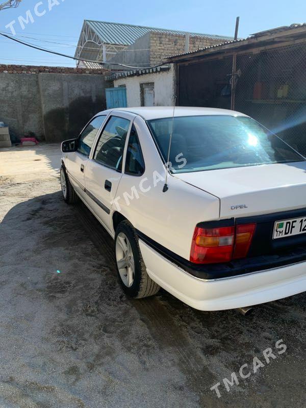 Opel Vectra 1992 - 37 000 TMT - Бахарден - img 2