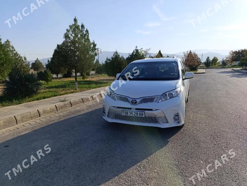 Toyota Sienna 2015 - 350 000 TMT - Бахарден - img 4