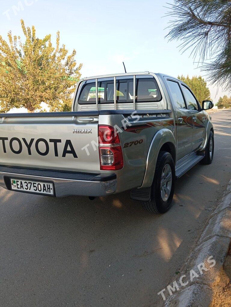 Toyota Hilux 2013 - 260 000 TMT - Täze zaman - img 4