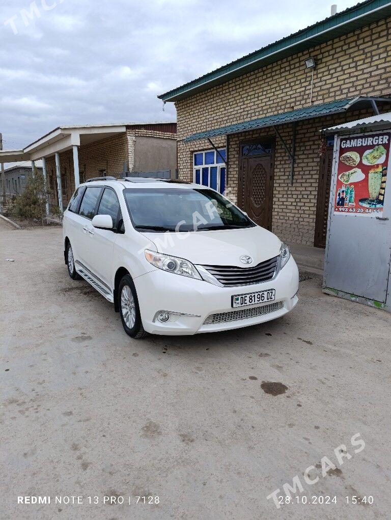 Toyota Sienna 2017 - 440 000 TMT - Köneürgenç - img 6