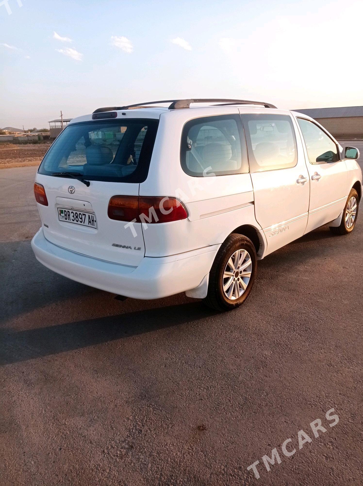 Toyota Sienna 2000 - 135 000 TMT - Бабадайхан - img 3