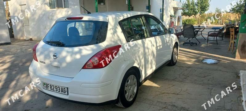 Nissan Versa 2010 - 115 000 TMT - Bedew - img 2