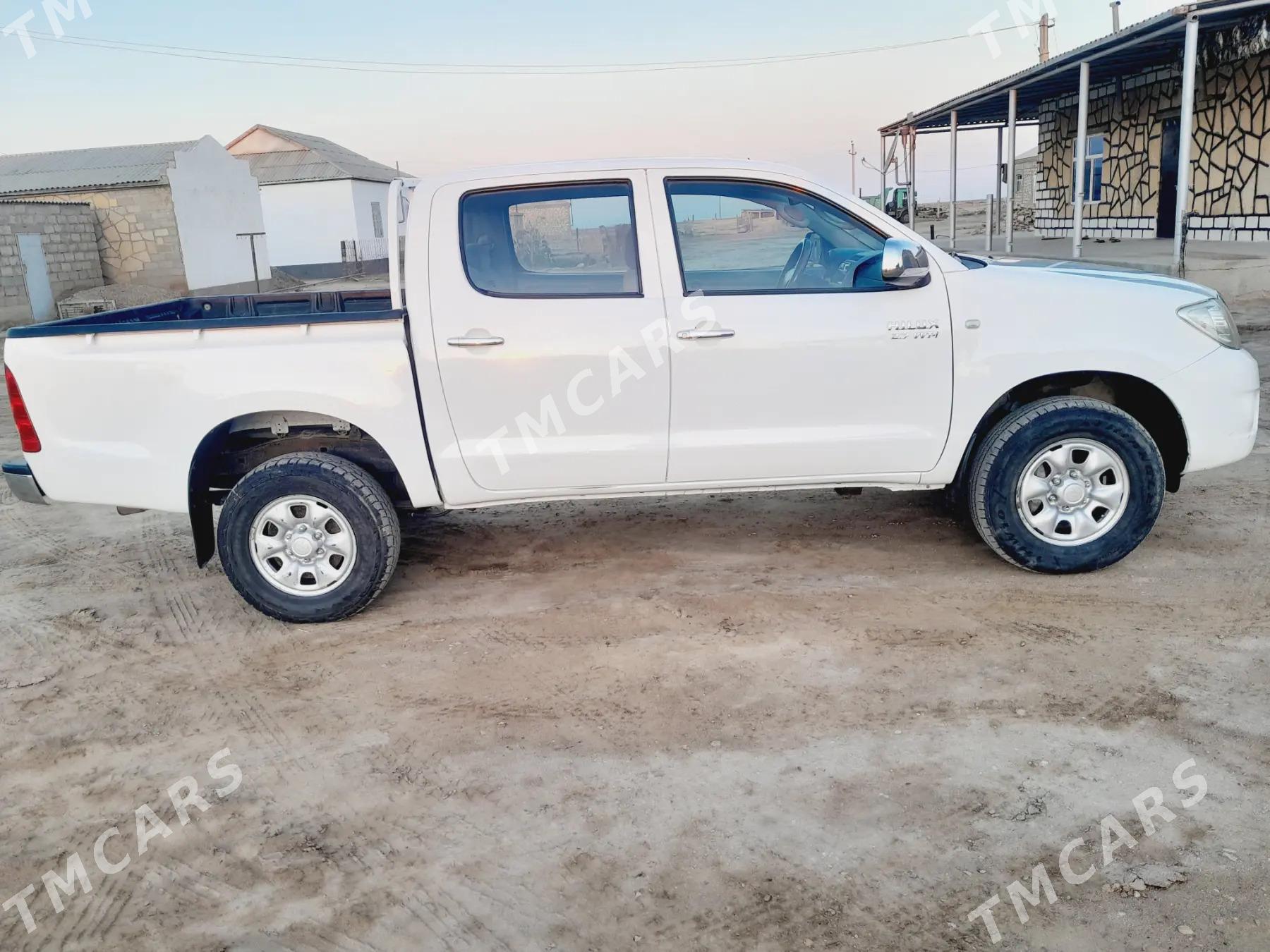 Toyota Hilux 2011 - 270 000 TMT - Esenguly - img 3