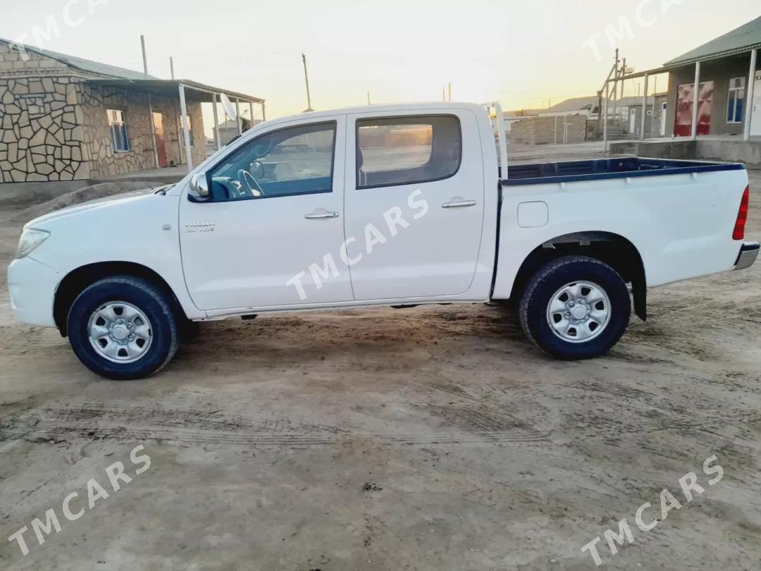 Toyota Hilux 2011 - 270 000 TMT - Esenguly - img 5