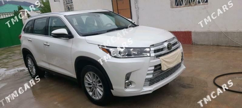 Toyota Highlander 2019 - 450 000 TMT - Ак-Бугдайский этрап - img 2