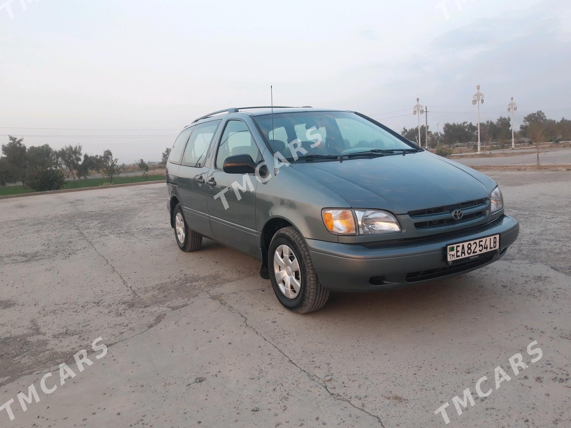 Toyota Sienna 2000 - 125 000 TMT - Halaç - img 3