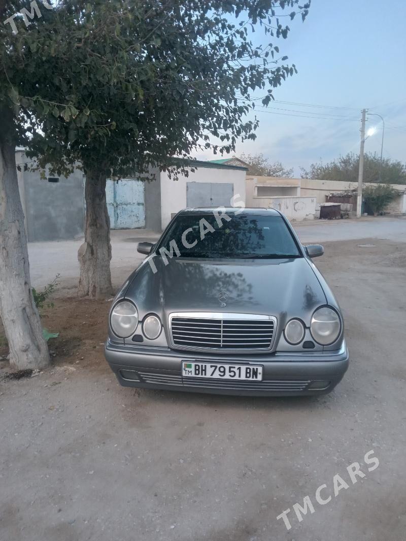 Mercedes-Benz E320 1999 - 79 000 TMT - Balkanabat - img 2