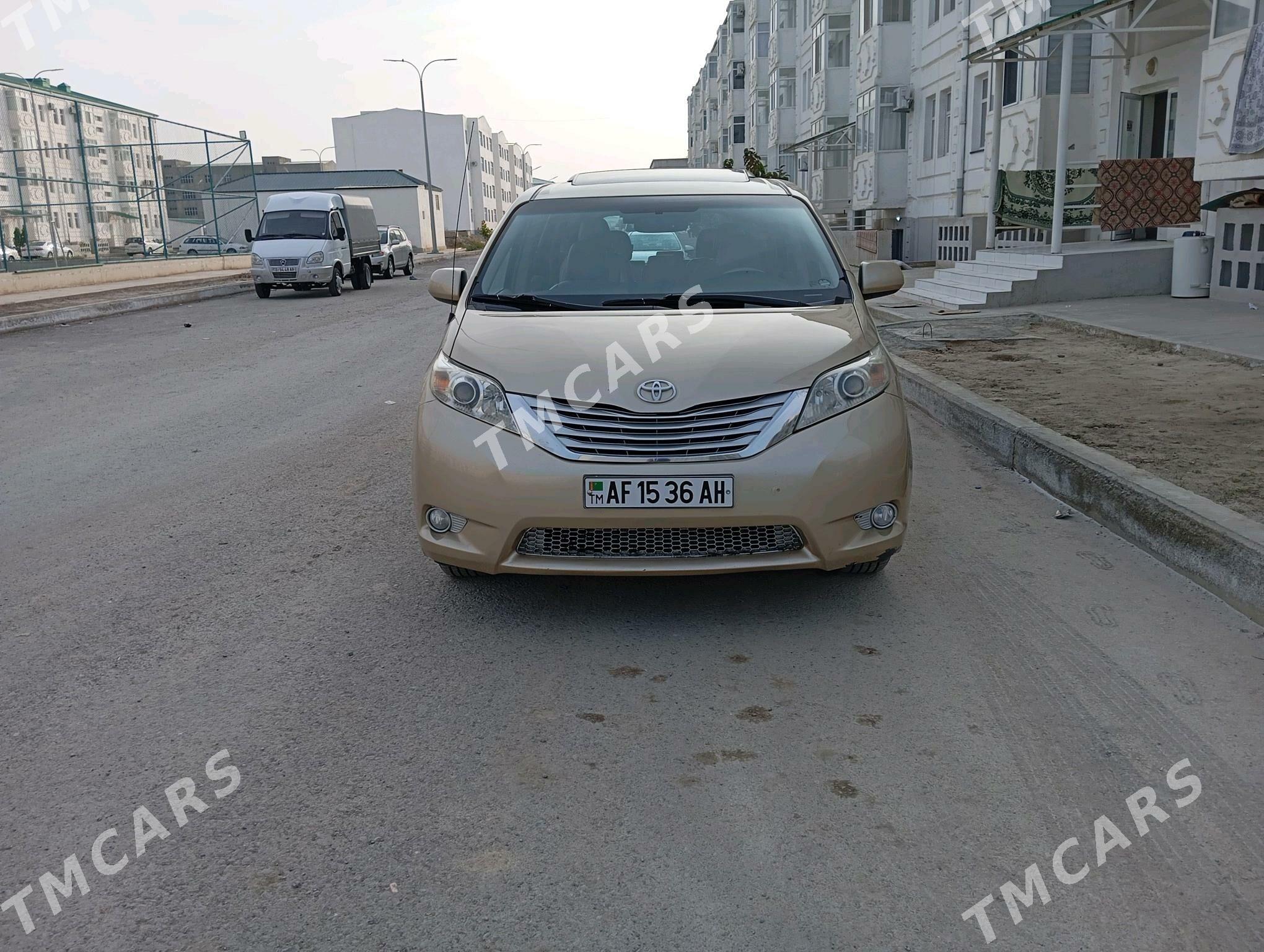 Toyota Sienna 2011 - 320 000 TMT - Aşgabat - img 2