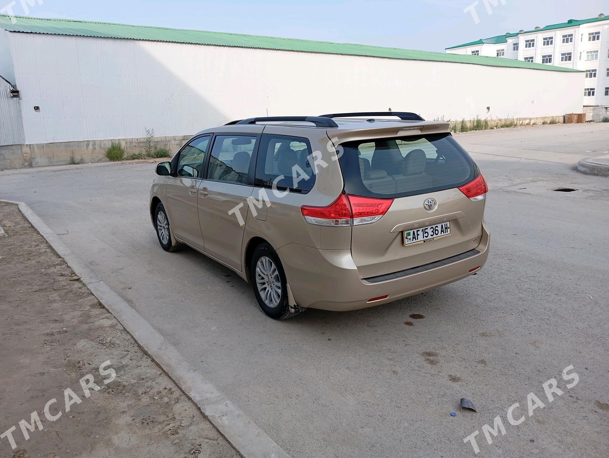 Toyota Sienna 2011 - 320 000 TMT - Aşgabat - img 4